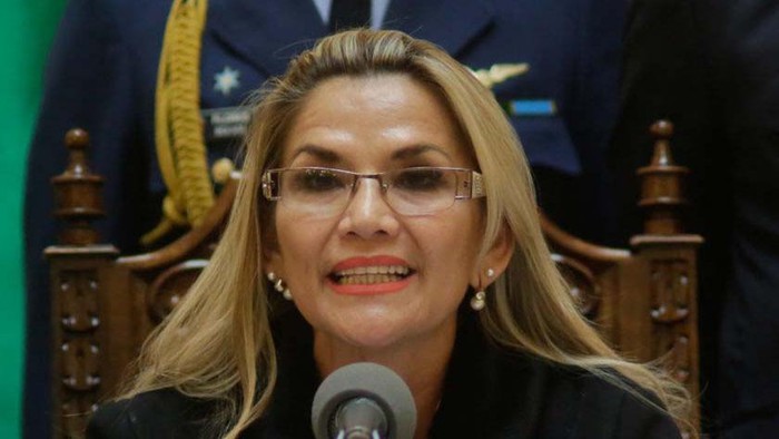 Ini Potret Eks Presiden Bolivia yang Coba Bunuh Diri di Penjara Mantan Presiden Bolivia Jeaninine Anez mencoba mengakhiri hidupnya di dalam penjara. Hal itu terjadi usai jaksa mendakwanya terlibat 'genosida'.