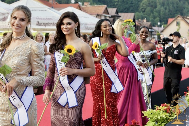 Jihane Almira Chedic mengikutii Miss Supranational 2021 sejak 7 Agustus 2021. Jihane berkompetisi dengan 57 finalis lainnya dari berbagai negara. Foto: Dok. Facebook Miss Supranational