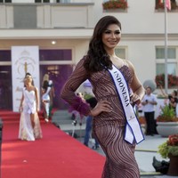 Kini menjadi juara favorit Miss Supranational 2021, Jihane Almira Chedic mengawali kariernya dengan mengikuti ajang pencarian model majalah Aneka Yess pada 2011. Sejak saat itu wanita asal Semarang ini mendapat banyak tawaran menjadi model. Foto: Dok. Facebook Miss Supranational