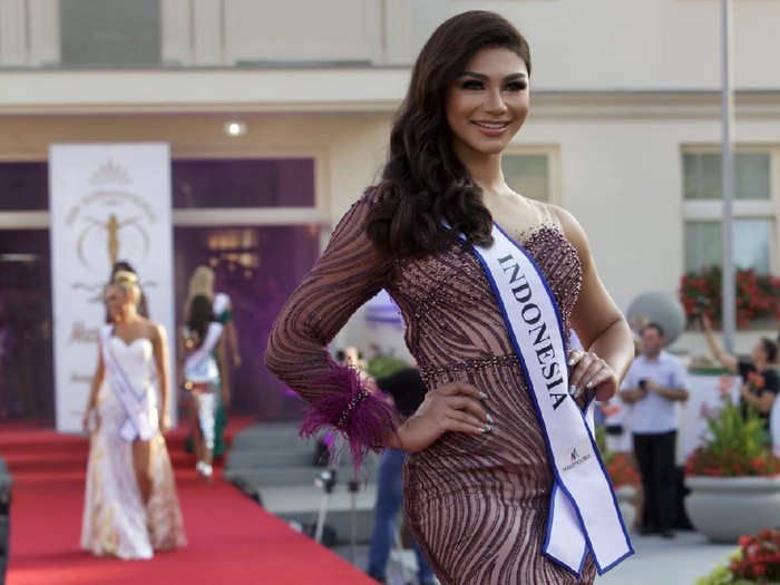 Jihane Almira Mengikuti Kompetisi Miss Supranational Jihane Almira Mengikuti Kompetisi Miss Supranational