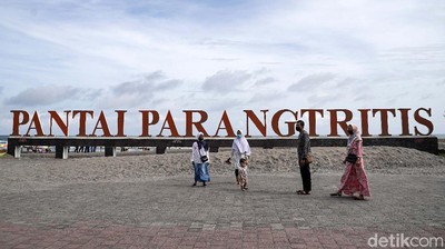 Kangen Piknik, Warga Datangi Pantai Parangtritis Bantul