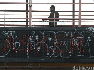 Kebangetan! Billboard Sosialisasi COVID-19 di Depok Dipenuhi Coretan