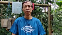 Parjan tinggal di RT 78/RW 24, Dusun Plampang III, Kalurahan Kalirejo, Kapanewon Kokap, Kulon Progo, Daerah Istimewa Yogyakarta (DIY). Mata bapak dua anak mulai menjadi buta saat dia mulai menderita katarak pada awal 2000 lalu.  