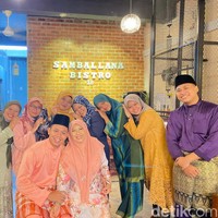 Pria 22 tahun itu sengaja menghubungi mantan gurunya tersebut karena masih menyimpan perasaan cinta. Dia ingin menjalin hubungan dengan mantan gurunya tersebut. Gayung bersambut, Akmal dan Suhana pun semakin dekat. Mereka pada saat itu juga merintis bisnis kuliner bersama. Dan akhirnya menikah pada November 2020. Foto: Dok. pribadi Akmal Yusof.