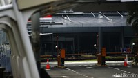 Akibat insiden tersebut sebanyak 11 orang mengalami luka-luka.