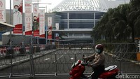 Pusat perbelanjaan Margo City, Depok tutup sementara, Minggu (22/08/2021).