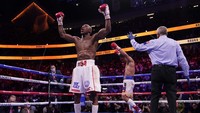 Pada ronde terakhir di partai Manny Pacquiao vs Yordenis Ugas, kedua petinju masih jual beli pukulan di ronde ke-11 walaupun tensi tidak sepanas ronde-ronde sebelumnya. Di awal-awal ronde pamungkas, gerakan Pacman kian melambat walaupun pukulan-pukulannya sesekali masih tampak menyengat. Pacman juga berusaha melakukan serbuan di detik-detik akhir, tapi pertarungan kemudian selesai.