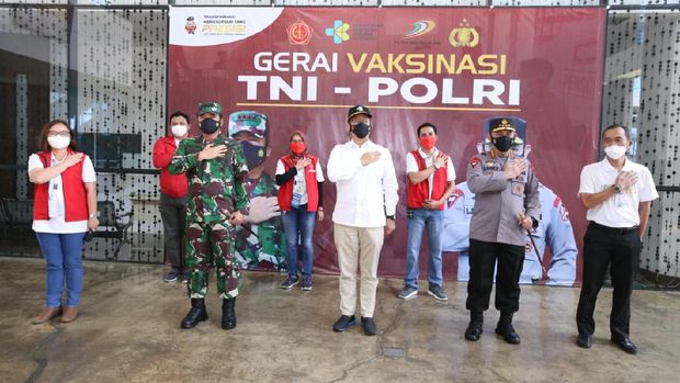 Panglima TNI, Kapolri dan Menkes Tinjau Vaksinasi Buruh
