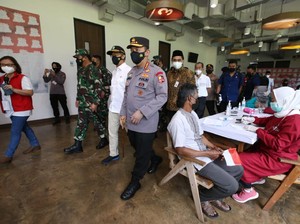 Kapolri Pastikan Vaksinasi untuk Buruh Dipercepat hingga Akhir Agustus