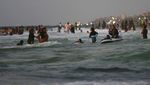 Pantai Gaza Diserbu Warga Palestina