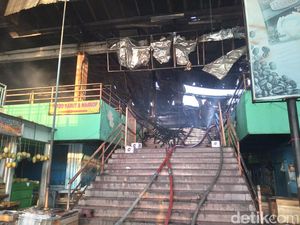 Ada 200 Lapak Pasar Kembang Surabaya yang Terbakar, Penyebab Masih Diselidiki