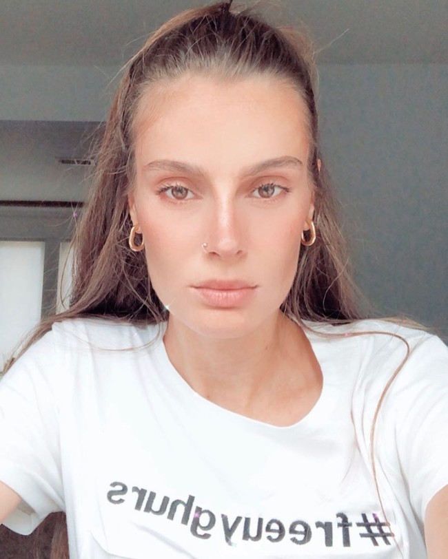 Kapten timnas bola Afghanistan Shabnam Mobarez memohon FIFA untuk menyelamatkan rekan-rekannya. Meski kemungkin FIFA tidak bisa berbuat banyak, ia tetap mengungkapkan keresahaannya. Foto: Instagram @shabnam_mobarez