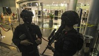 Berdasarkan olah TKP pihak kepolisian, kejadian ambruknya sebagian bangunan serta plafon mal tersebut disebabkan oleh lift barang yang jatuh dari lantai tiga ke lantai satu. 