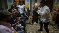 Dalam kegiatan tur tersebut para wisatawan tak hanya diajak berkeliling melihat kehidupan para warga di kawasan San Agustin, tetapi juga dapat menikmati pertunjukan musik yang disediakan.