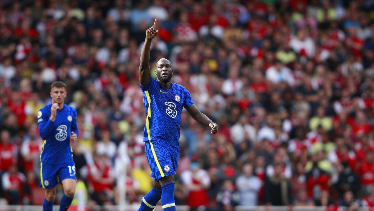 Romelu Lukaku menandai debut keduanya bersama Chelsea dengan mencetak gol ke gawang Arsenal (Foto: AP/Ian Walton)