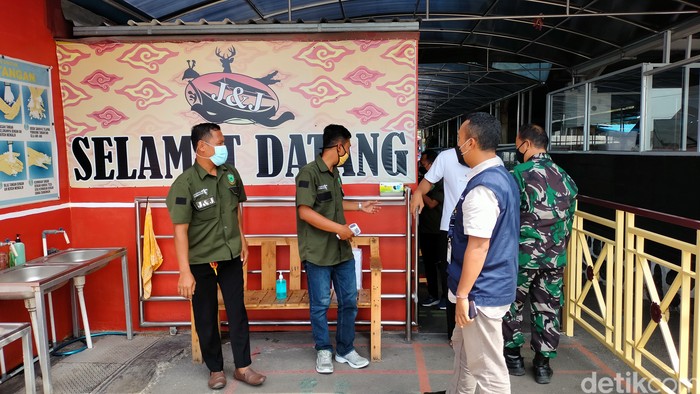 Auditor CHSE wilayah Jabar saat melakukan pengecekan lapangan di wisata J&J Kuningan