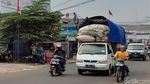 Bahaya! Aksi Pikap Obesitas Mengaspal di Tangerang Selatan