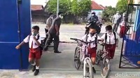 Kepala SD Negeri Ngotet Masfuah menjelaskan, PTM perdana dilakukan setelah hampir 2 tahun ajaran diberlakukan pembelajaran jarak jauh (PJJ).  