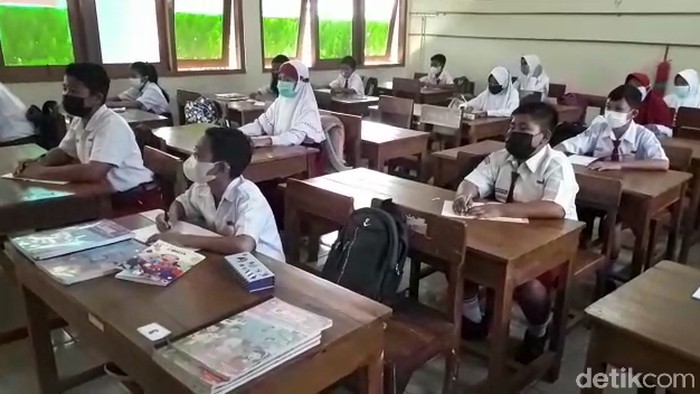 Kabupaten Rembang mulai terapkan pembelajaran tatap muka (PTM) untuk jenjang Sekolah Dasar (SD) hari ini. Bagaimana suasana penerapan PTM perdana di Rembang?