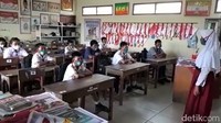 Dinas Pendidikan Pemuda dan Olahraga (Dindikpora) Kabupaten Rembang mulai melaksanakan pembelajaran tatap muka (PTM) untuk jenjang Sekolah Dasar (SD) perdana pada Senin (23/8/2021). 