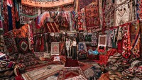 Enggak cuma wisata alam, karpet-karpet Cappadocia juga diminati turis asing.  (Getty Images/iStockphoto)