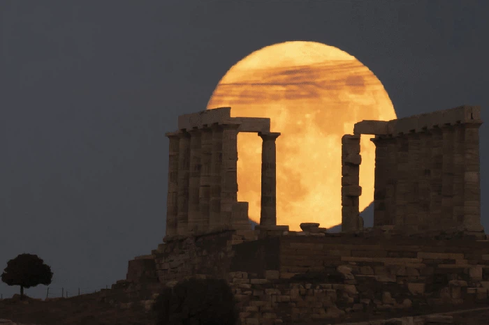 Cover GIF untuk Blue Moon