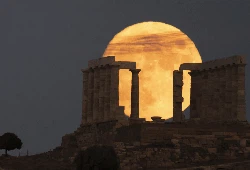Supermoon Blue Moon Hiasi Langit Agustus-November 2024