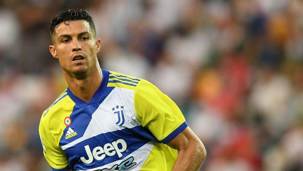 UDINE, ITALY - AUGUST 22: Cristiano Ronaldo of Juventus looks on during the Serie A match between Udinese Calcio v Juventus at Dacia Arena on August 22, 2021 in Udine, Italy. (Photo by Alessandro Sabattini/Getty Images)