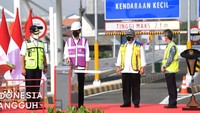 Jokowi meresmikan enam ruas jalan tol dalam kota atau tol layang dalam kota Jakarta segmen Pulo Gebang-Kelapa Gading sepanjang 9,3 kilometer, Senin (23/8/2021). 