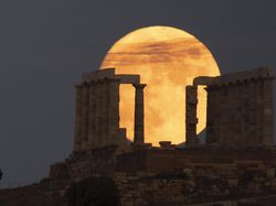 Penampakan Blue Moon di Berbagai Negara