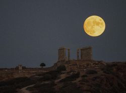 Penampakan Blue Moon di Berbagai Negara