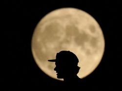 Penampakan Blue Moon di Berbagai Negara