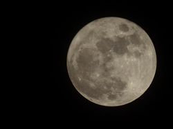 Penampakan Blue Moon di Berbagai Negara