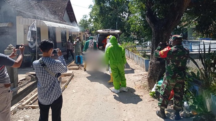 gantung diri di ponorogo