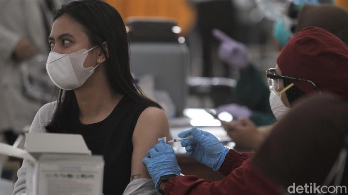 Satgas Ungkap 4 Kombinasi Vaksin COVID-19, RI Hanya Pakai 1 untuk Booster