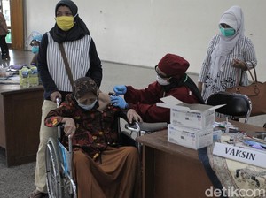 WHO: Lebih dari 60% Lansia di 30 Provinsi RI Belum Divaksinasi