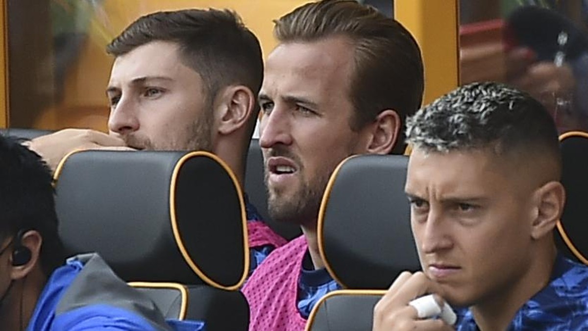 Harry Kane di bangku cadangan Tottenham. (Foto: AP/Rui Vieira)