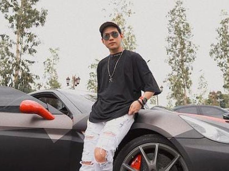 Dituding Menipu Soal Binomo, Intip Potret Indra Kenz dengan Deretan Mobil Mewahnya