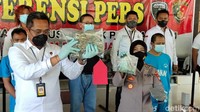 Tersangka yang masih buron disebut baru satu kali bertemu dengan tersangka Nur Hamid. Dalam pertemuan itu mereka bersepakat akan ada amplop berisi instruksi dan uang yang diletakkan di suatu tempat sekali dalam seminggu. Kasubdit Jatanras Dit Krimum Polda Jateng, AKBP Agus Puryadi, menambahkan polisi sempat kesulitan saat menelusuri tersangka Nur Hamid. Selain tersangka yang menggunakan plat palsu, CCTV di lokasi kejadian juga mati.