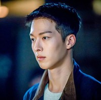 Jang Ki Yong termasuk ‘master ciuman’ yang beradegan ranjang dengan Song Hye Kyo di drakor Now We Are Breaking Up. Adegan serupa terlihat di drakor My Roommate is A Gumiho seperti dalam bayangan lawan mainnya Hyeri. Foto: (dok. ist)
