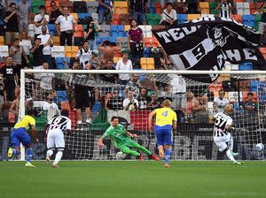 Juve Nyesal Gak? Tak Serius Kejar Donnarumma, Kini Szczesny Blunder