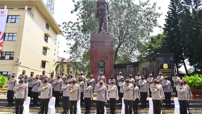 Kapolri Jenderal Listyo Sigit Prabowo memimpin pelepasan 37 perwira Polri penerima beasiswa LPDP