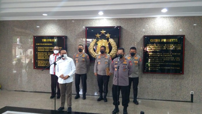 Kapolri Jenderal Listyo Sigit Prabowo mengumumkan pemberian izin terselenggaranya pertandingan sepakbola Liga 1