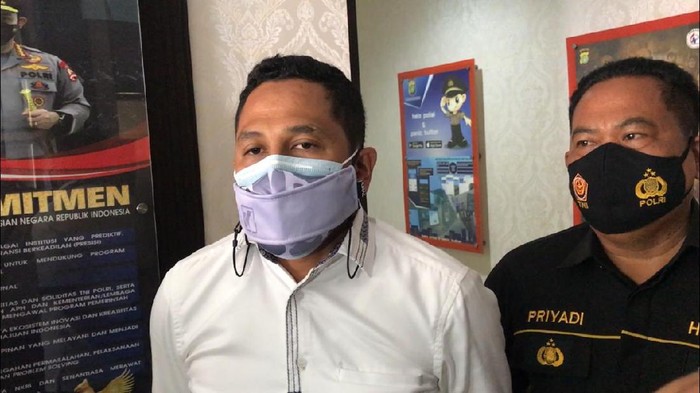 Kasat Reskrim Polresta Depok AKBP Yogen Heroes menjelaskan update terkait kebocoran pipa gas di Mal Margo City, Depok, Senin (23/8/2021).