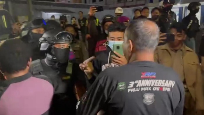 Kericuhan terjadi saat razia PPKM d Makassar