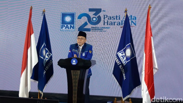 Ketum PAN Zulkifli Hasan menyebut Jokowi lebam-lebam mengatasi pandemi (Rakha Arlyanto Darmawan/detikcom).