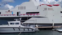 Yudo mengatakan bahwa KCR Trimaran yang diberi nama KRI Golok-688 ini merupakan produk kapal pertama yang terbuat dari bahan composite carbon yang memiliki keunggulan kekuatan spesifik yang tinggi, lebih ringan, serta mempunyai ketahanan lelah dan ketahanan korosi yang sangat baik. Foto: Instagram @ptlundin
