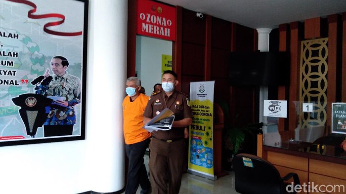 Mantan Camat Purbalingga, Raharjo Minulyo ditetapkan sebagai tersangka kasus korupsi pengelolaan APBD Purbalingga 2017-2020