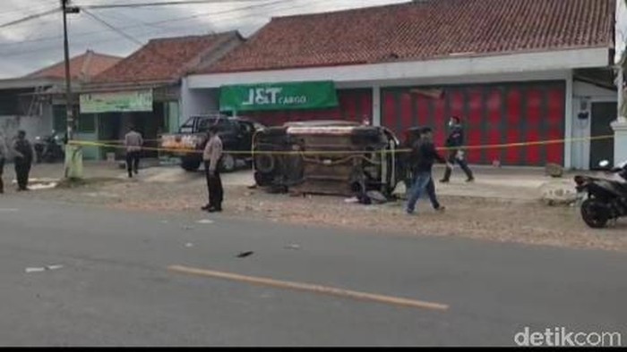 Markas LSM Gerakan Masyarakat Bawah Indonesia (GMBI) dirusak oknum ormas Pemuda Pancasila (PP) di Kebumen, Senin (23/8/2021).