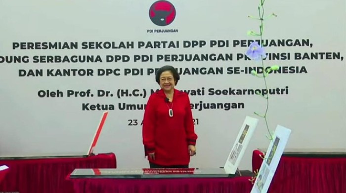 Megawati resmikan sekolah partai PDIP dan 8 kantor DPC